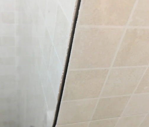 长乐瓷砖空鼓维修公司分享阳台瓷砖脱落的修复过程可以分为以下几个步骤